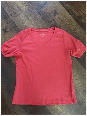 L.L. Bean Women's V-Neck 1/2 Sleeve Tee in Coral Large EUC!